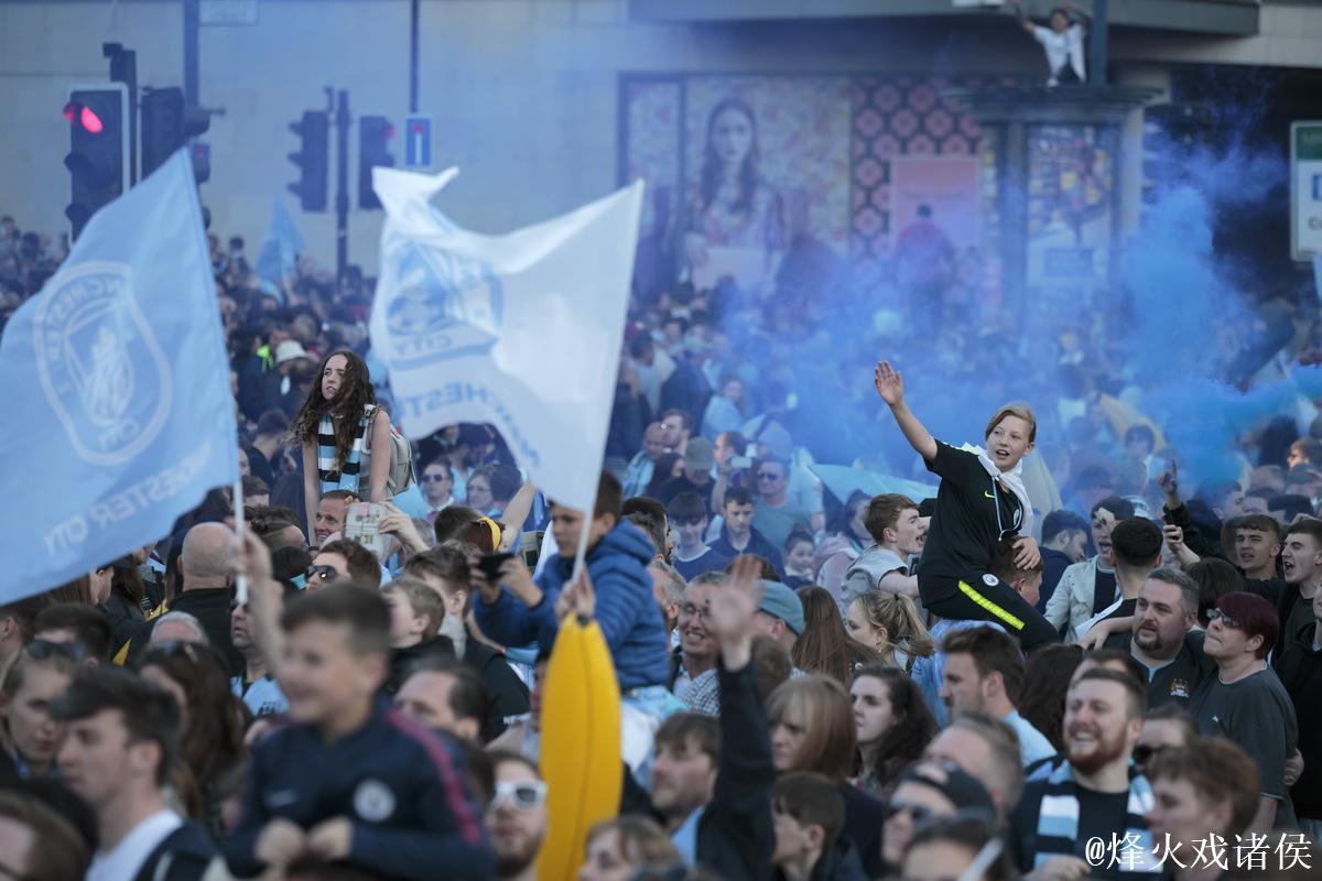 世体:2651名曼城球迷将远赴伯纳乌,球场特别配备 世体:2651名曼城球迷将远赴伯纳乌,球场特别配备